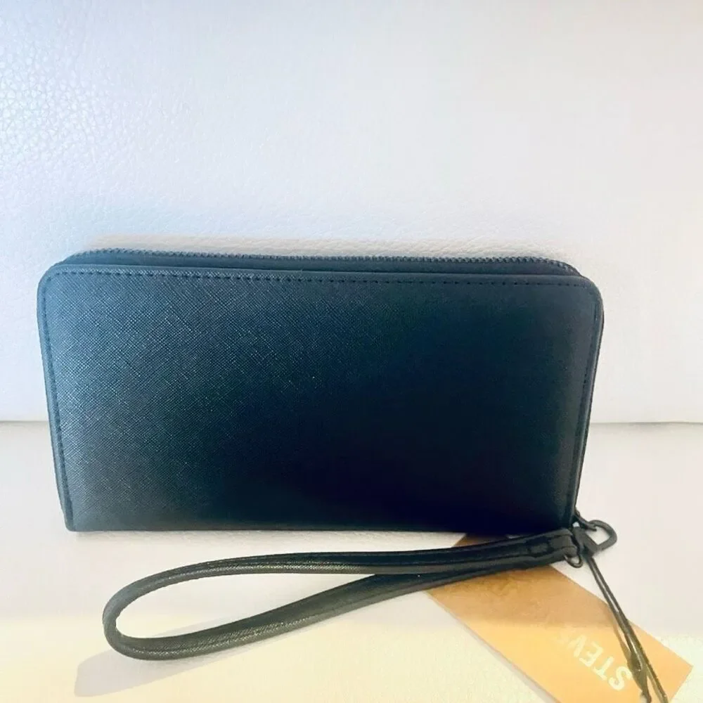 NWT Gorgeous Steve Madden bzipeee Black Zip All Around Wristlet Wallet Lemon box